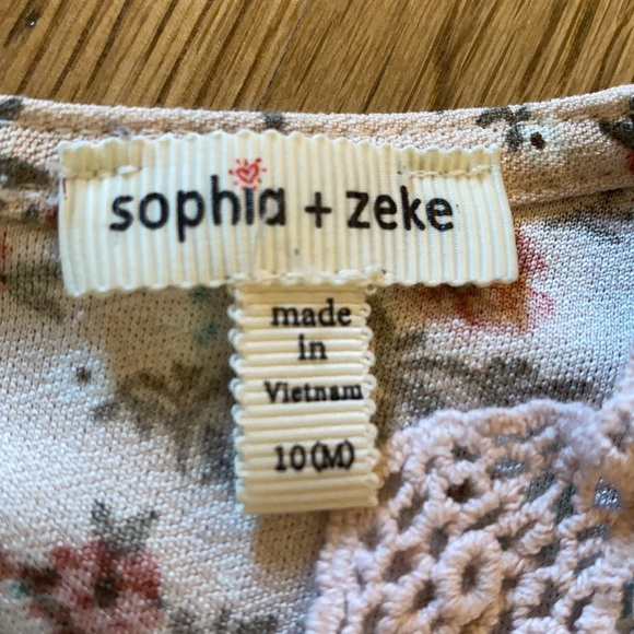 Pink Floral V Neck Shirt - Picture 3 of 7